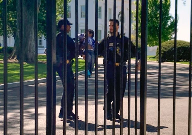 Toddler crawls through White House fence, prompts Secret Service response