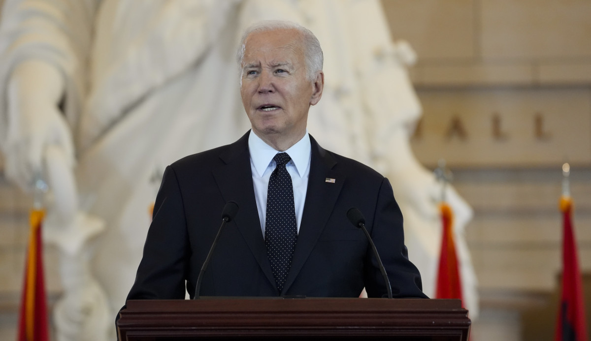 Biden denounces antisemitism at Holocaust Memorial Museum remembrance speech  at george magazine