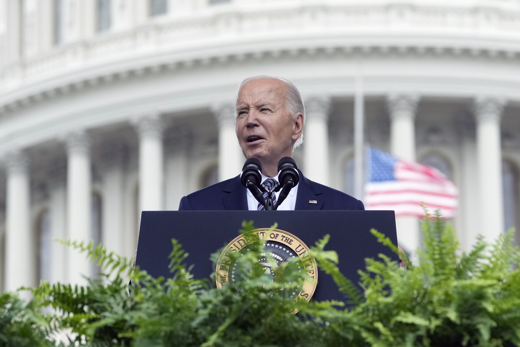 Biden grieves with police officers ahead of anticipated Trump endorsements  at george magazine