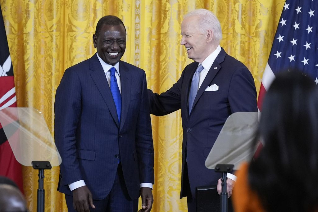 Kenyan president meets with Obama amid awkward press conference with Biden  at george magazine