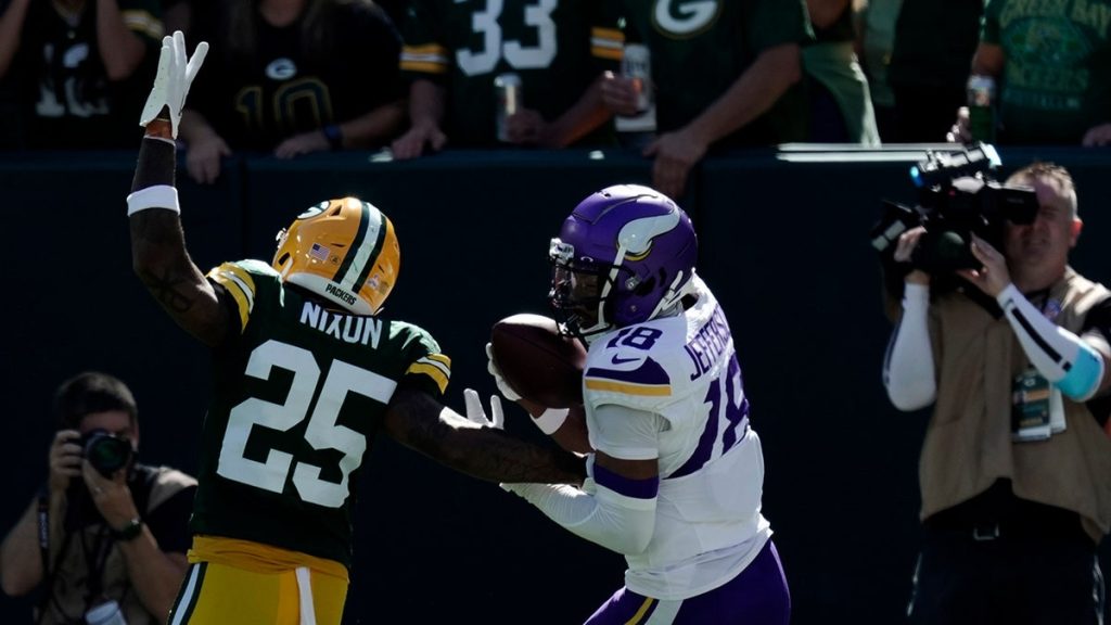 Vikings outlast Packers’ 4th-quarter desperation, defeat division foe to remain undefeated