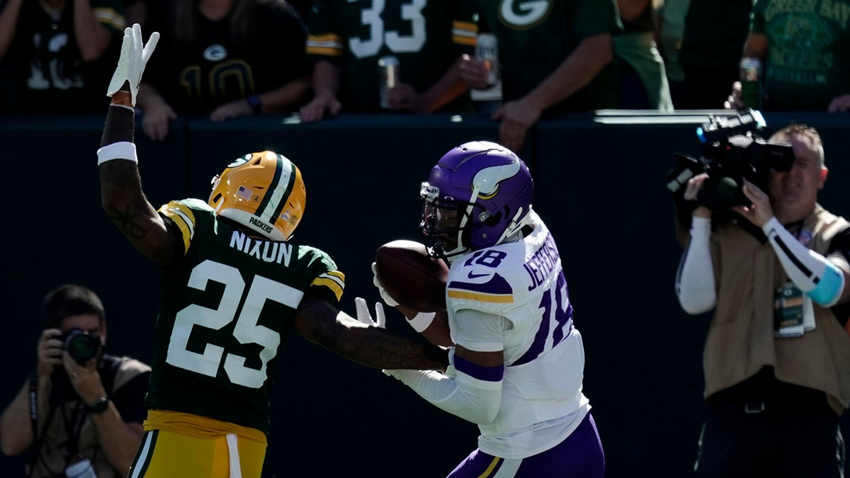 Vikings outlast Packers' 4th-quarter desperation, defeat division foe to remain undefeated  at george magazine