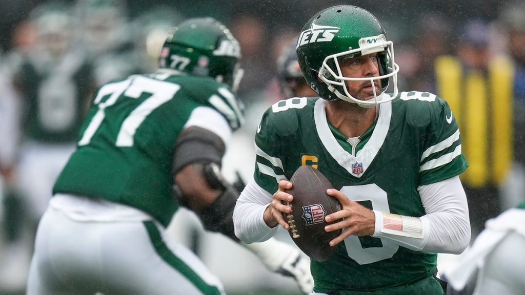 Jets’ Aaron Rodgers, Robert Saleh appear to differ on what issues plaguing offense