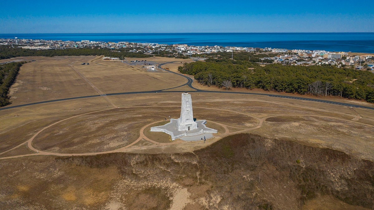 Multiple killed after small plane crashes near Wright Brothers National Memorial’s First Flight Airport  at george magazine