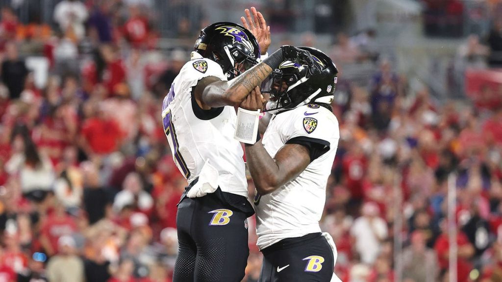 Lamar Jackson dazzles with 5 touchdown passes as Ravens take down injured-riddled Bucs