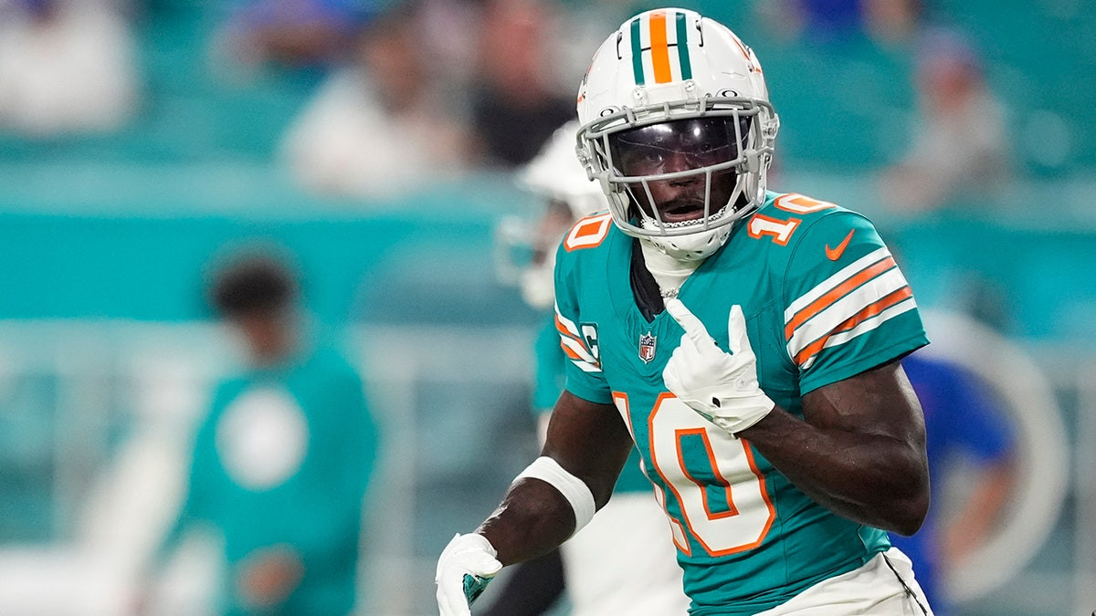 Dolphins' Tyreek Hill was 'motivating' team during sideline outburst in loss to Titans: 'Wasn't frustrated'  at george magazine