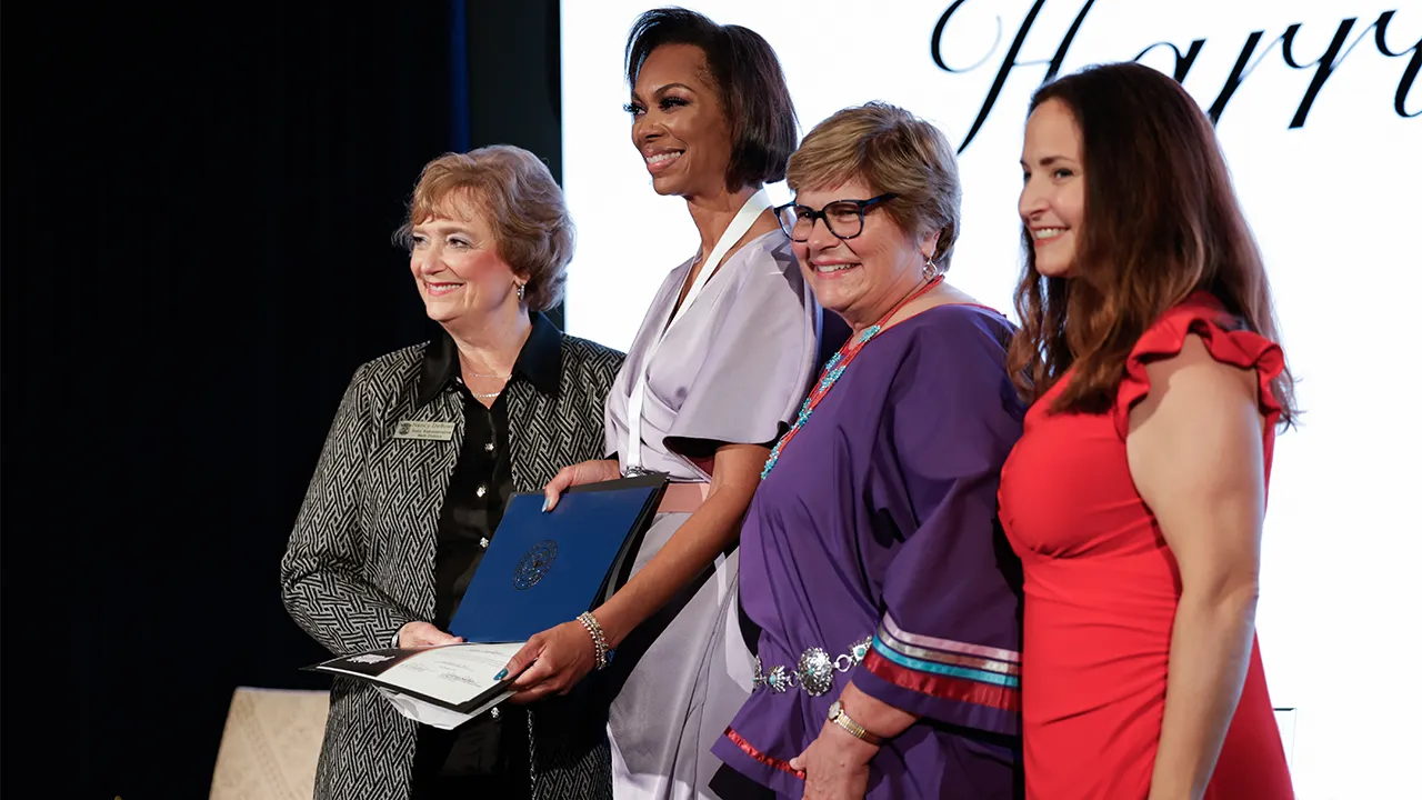 Fox News' Harris Faulkner honored by Christian group as Woman of Distinction  at george magazine