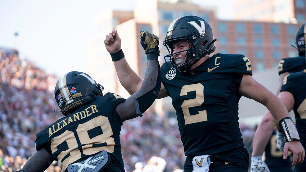 Vanderbilt stuns top-ranked Alabama, securing Commodores' first-ever win over No. 1 team  at george magazine