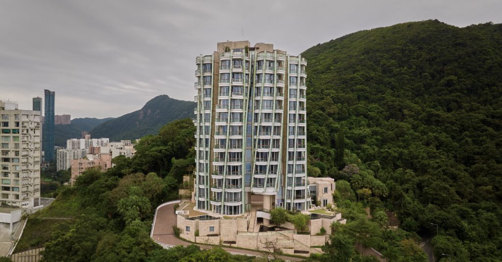 Hong Kong’s Trophy Homes Are Selling at Fire Sale Prices