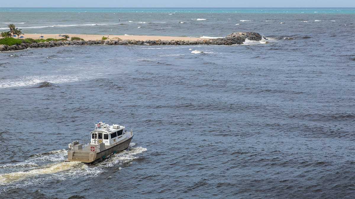 Florida man dies after getting knocked off boat, caught in propeller  at george magazine