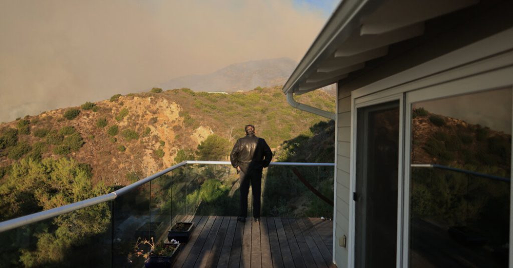 Many Evacuated as Franklin Fire Approached Malibu, but Some Broke out the Hoses