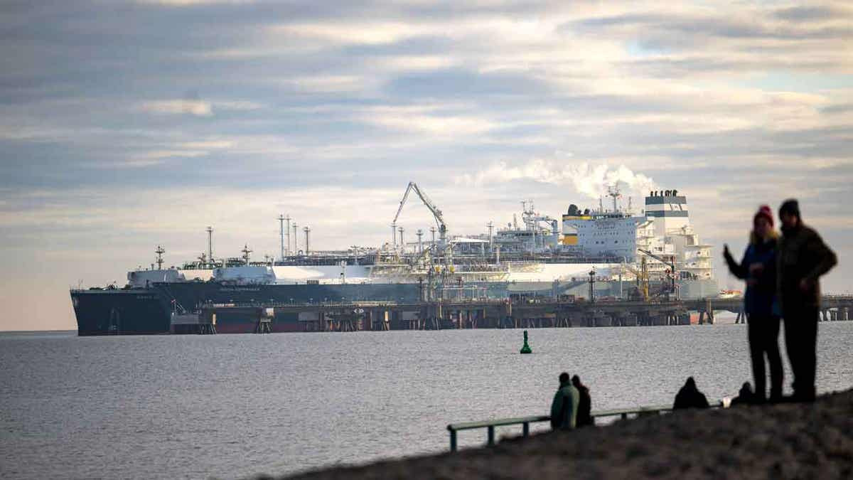 Ukraine receives US natural gas shipment for the 1st time amid fresh supply fears  at george magazine