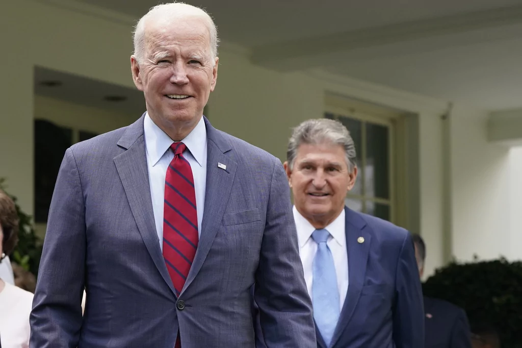 Biden’s ‘eager beaver’ aides masked his decline by keeping key DC figures at bay