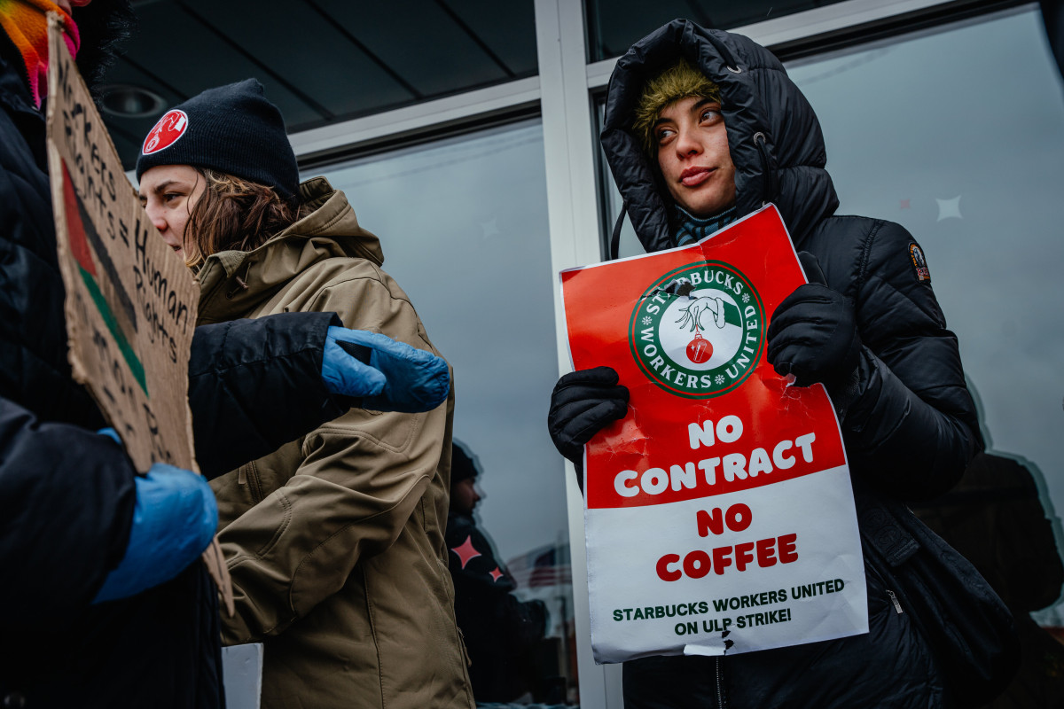 More Starbucks Store Workers Will Join Strike for Final Day  at george magazine