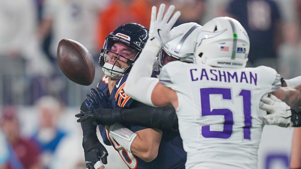 Hall of Fame quarterback worries Caleb Williams could lose ‘confidence’ amid Bears’ dreadful season