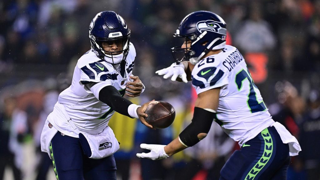 Seahawks pick up ugly win over Bears to remain in NFC West title hunt