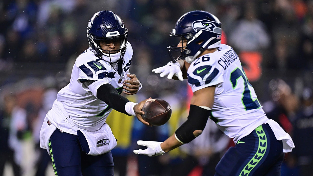 Seahawks pick up ugly win over Bears to remain in NFC West title hunt  at george magazine