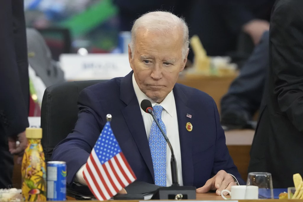 Biden: ‘Stupid’ not to have signed COVID-19 checks like Trump