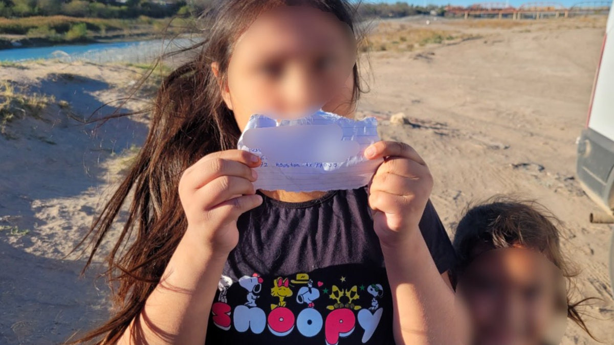 Smugglers abandon two migrant girls at southern border with note to authorities  at george magazine