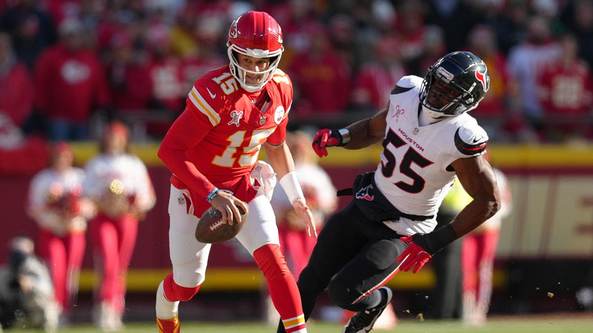 Chiefs' Patrick Mahomes eases ankle injury concerns, sets personal rushing mark on touchdown run  at george magazine