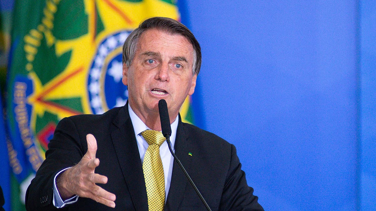 Brazilian court denies Bolsonaro’s request to travel to Trump’s inauguration  at george magazine