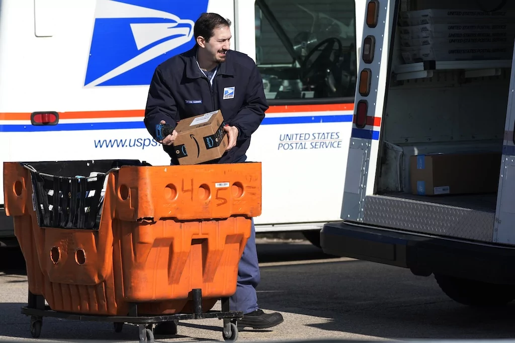 Trump to dismantle USPS board and put agency under umbrella of executive branch