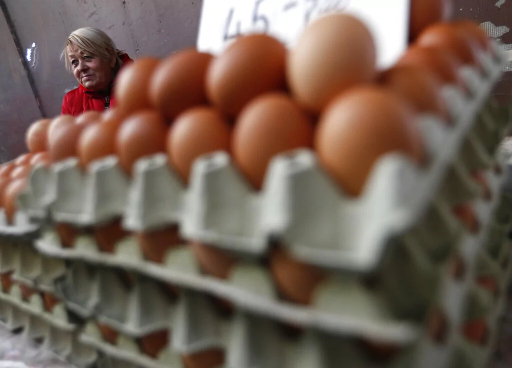 Trump administration imports hundreds of millions of eggs as prices drop significantly
