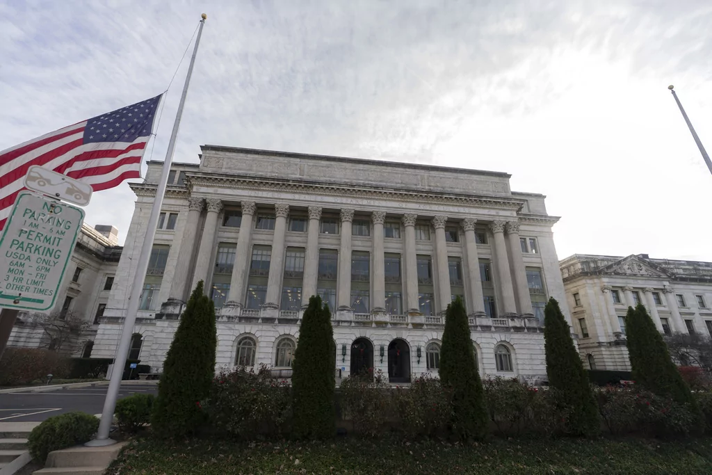 USDA stops the flow of millions of dollars to local food banks: Report