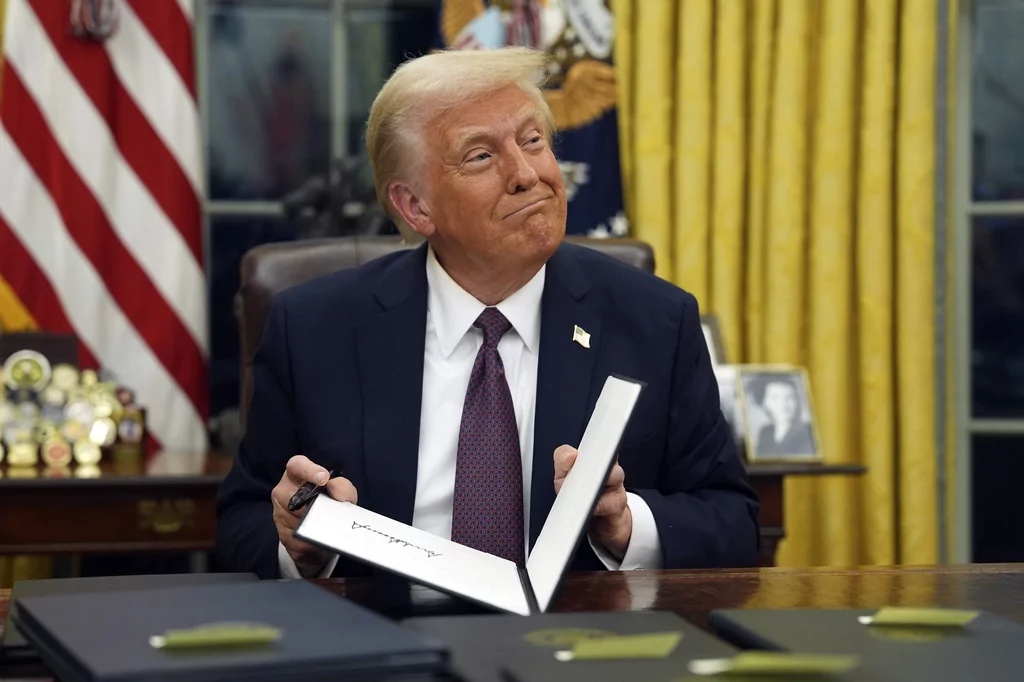 WATCH LIVE: Trump signs bill reversing California ban on gas-powered vehicles  at george magazine