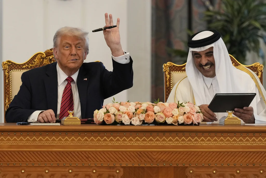 Trump celebrates Boeing-Qatar deal amid Air Force One gift controversy  at george magazine