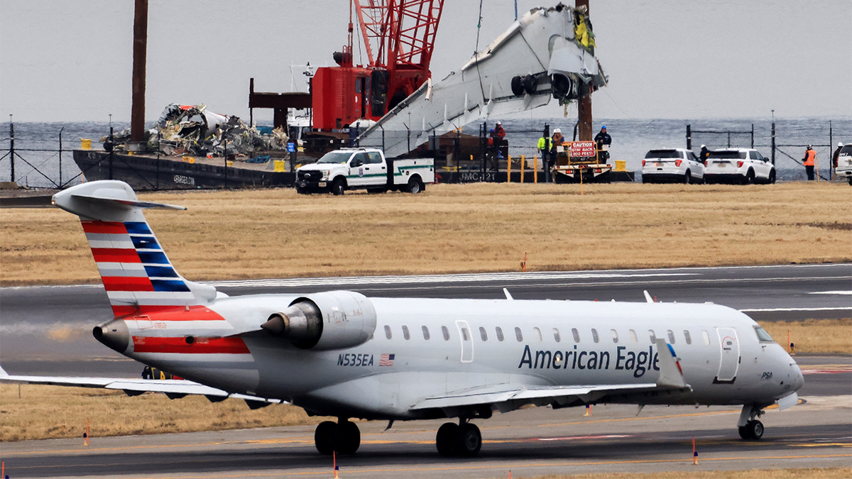 Misplaced antenna caused military controllers to lose contact with Black Hawk near DCA: report  at george magazine