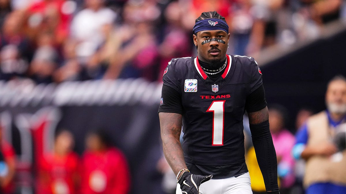 Patriots coach ‘aware’ of Stefon Diggs video involving mysterious pink substance on a boat  at george magazine