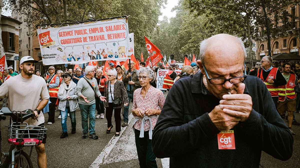 Ooh la law: France snuffing out smoking in parks, beaches, more  at george magazine