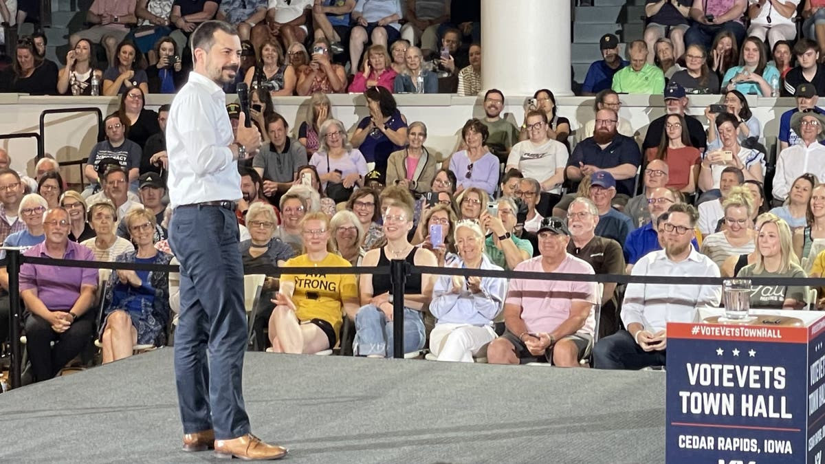 Targeted by Trump, well-known Democrat sparks 2028 speculation with stop in key state  at george magazine