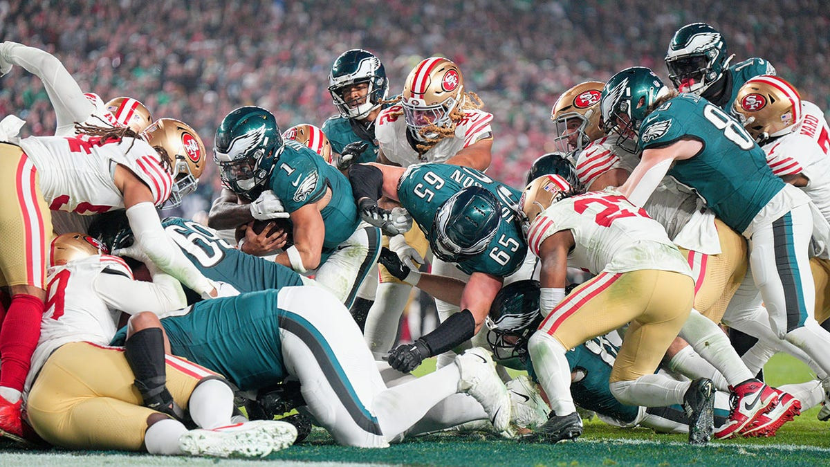 Eagles' Saquon Barkley takes shot at tush push ban efforts: 'I think it's soft'  at george magazine