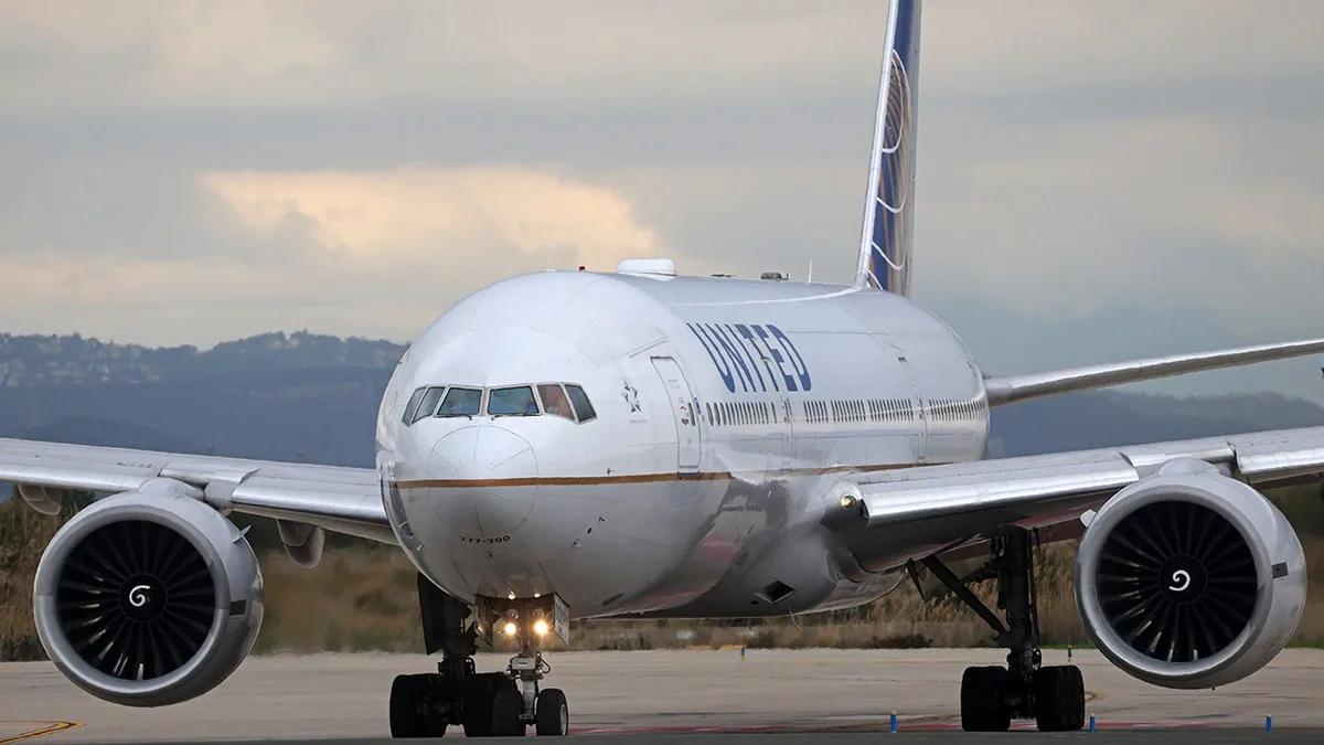 United Airlines planes in San Francisco clip wings  at george magazine