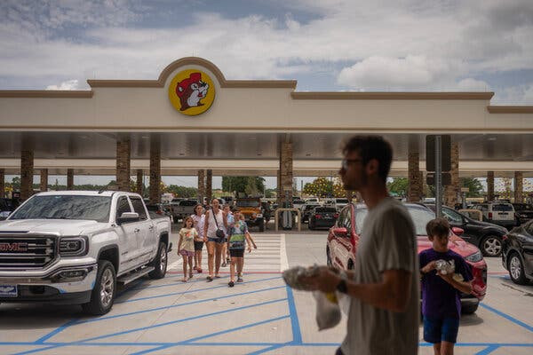 Buc-ee’s, a Pit Stop to Refuel Cars, Stomachs and Souls, Spreads Beyond Texas
