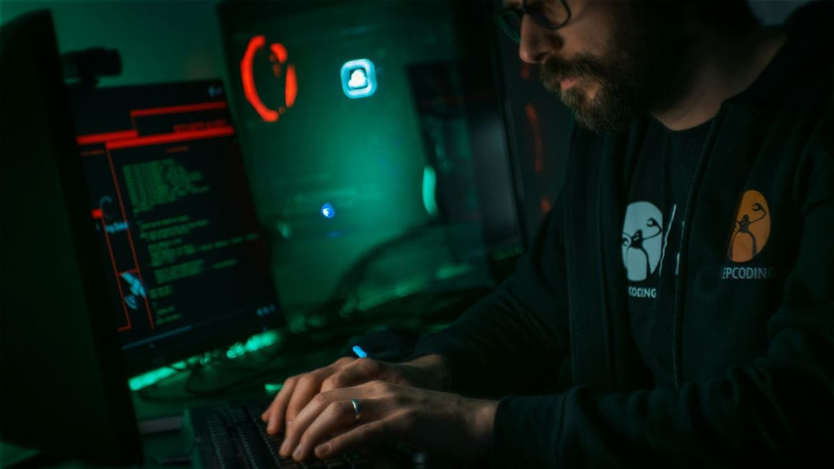 Microsoft takes down malware found on 394,000 Windows PCs  at george magazine