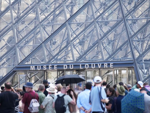Louvre Staff’s Work Stoppage Shutters Museum for Hours