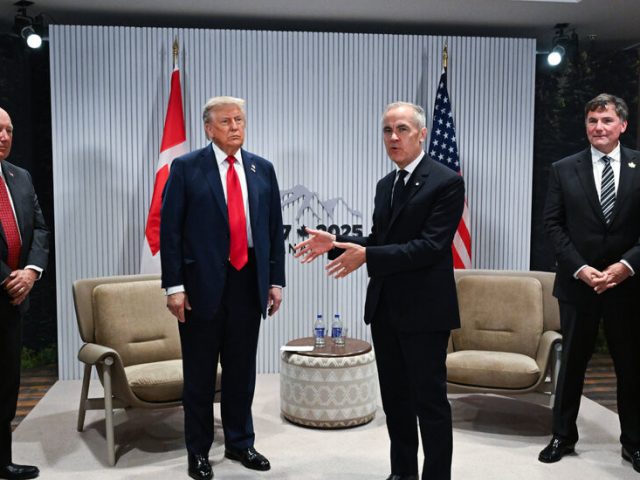 Flattery or Discipline? The Difficult Task of Managing Trump.