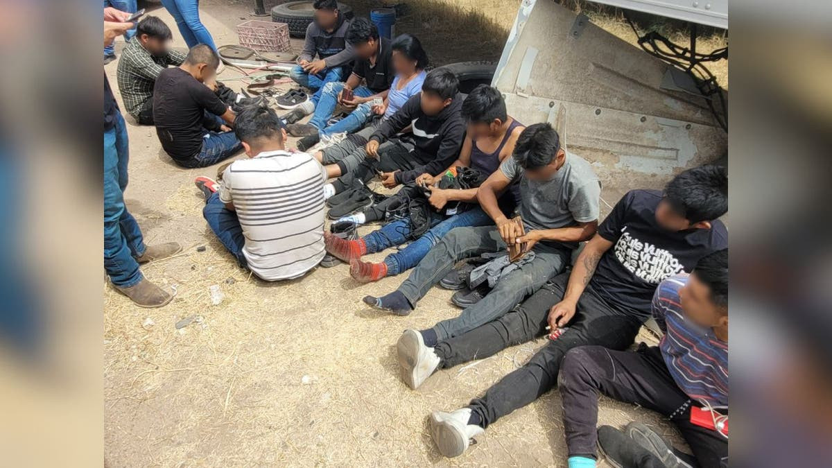 17 illegal migrants discovered crammed in RV, sedan in sweltering Arizona heat  at george magazine