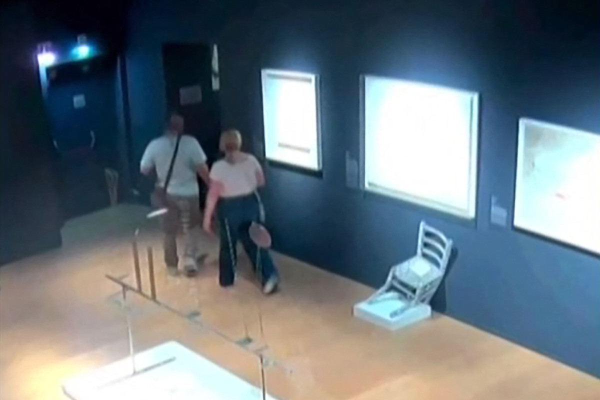 Visitors Break Crystal Chair in Sit-and-Run at Italian Museum  at george magazine