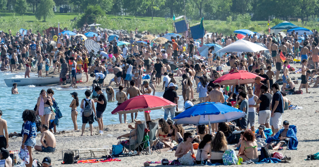 Toronto Sees Record Temperatures as Extreme Heat Settles Over Canada  at george magazine