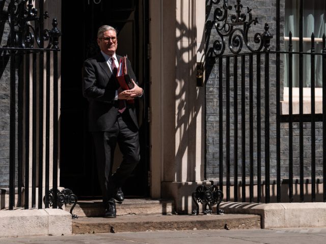 Starmer Backtracks on Planned Social Cuts, Raising Doubts About His Leadership