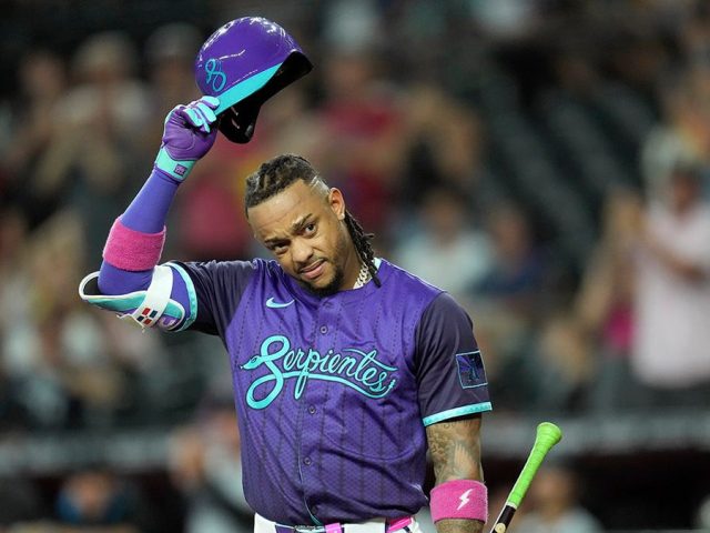 Ketel Marte receives standing ovation from Diamondbacks fans in first home game since controversial heckling