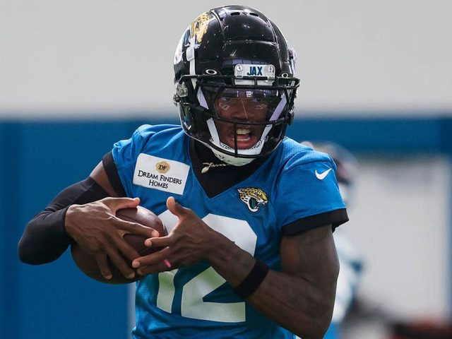 Jaguars should put Travis Hunter to the test as he chases 2-way dreams, Super Bowl champ says