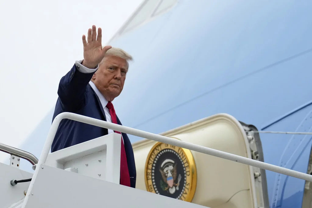 Trump says he won’t ’waste time’ calling Walz over Minnesota lawmakers shooting  at george magazine