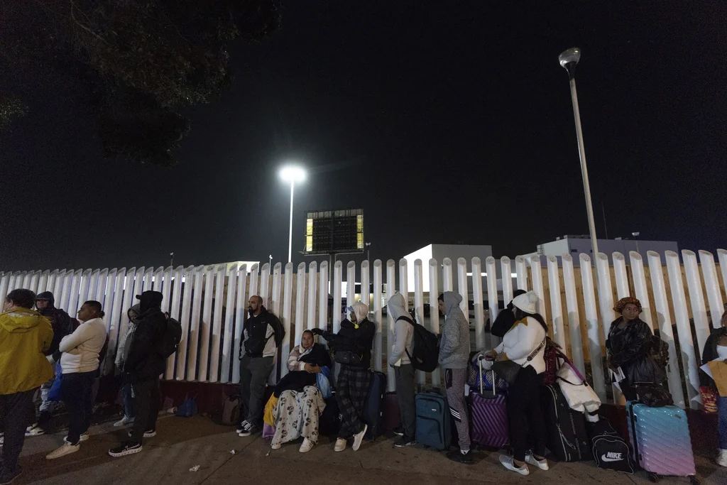 Trump sends termination notices to paroled migrants in Biden-era program  at george magazine