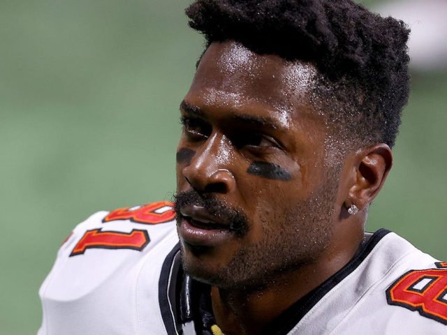 Antonio Brown wanted for alleged attempted murder after incident at boxing event: report