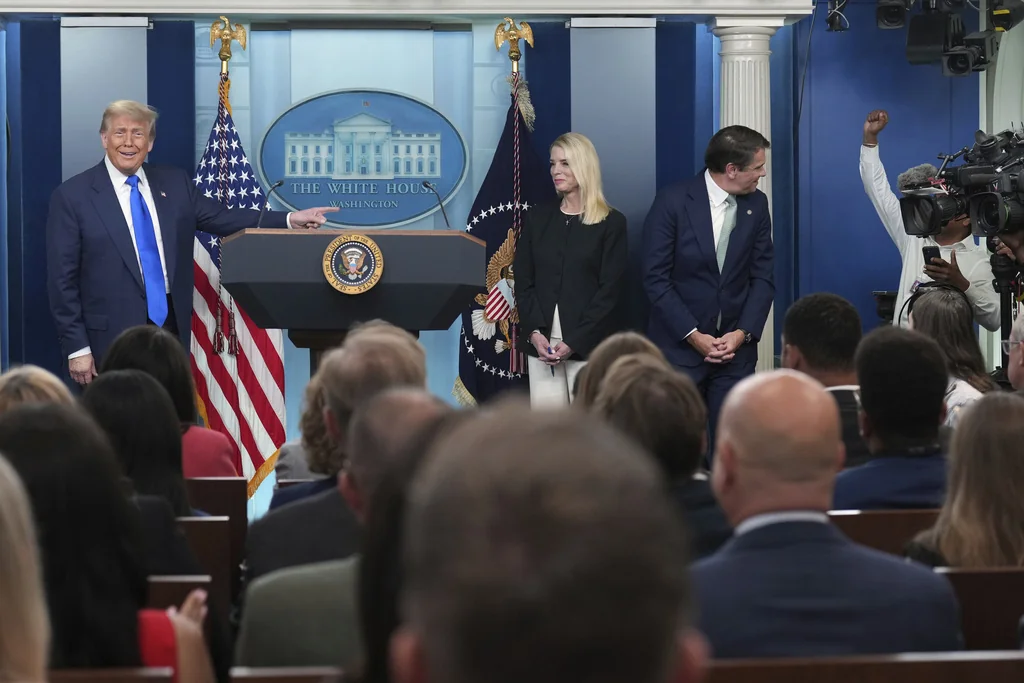 ‘Trump 2028!’: White House cameraman outburst reflects press briefing room MAGA makeover  at george magazine